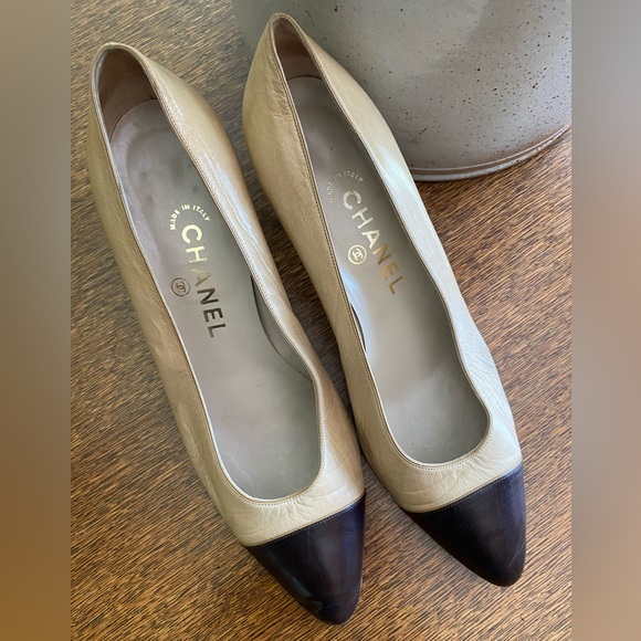 CHANEL Vintage Classic Cap Toe Two Toned Leather Kitten Heels Pumps | Size 9 - Picture 2 of 7